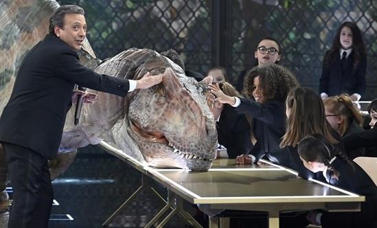 La TV dei 100 e Uno premiered on Canale 5 with 2mln viewers